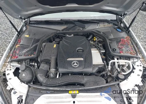 2016 Mercedes-Benz C 300 Sport z USA, uszkodzony, nr VIN 55SWF4JB7GU108951